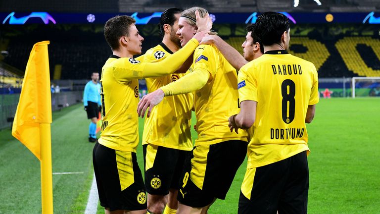 Borussia Dortmund feiert den Einzug ins Viertelfinale der Champions League.