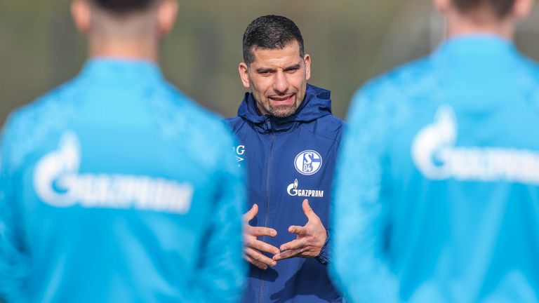 Neu-Coach Dimitrios Grammozis weiß, wie er den Schalker Neuaufbau gestalten und angehen will. 