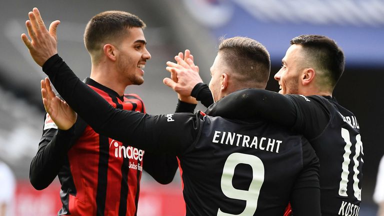 Frankfurt feiert gegen Union Berlin nach einem wilden Spiel.