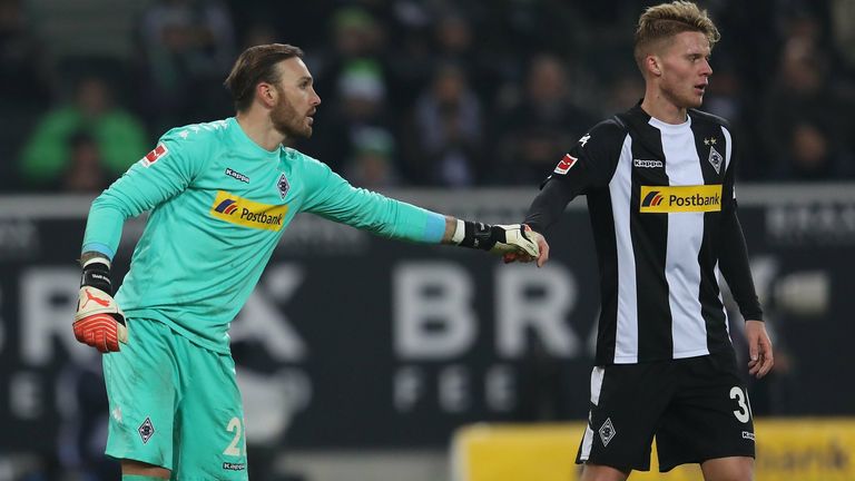 Die Borussia verlängert die Verträge mit Nico Elvedi und Tobias Sippel.