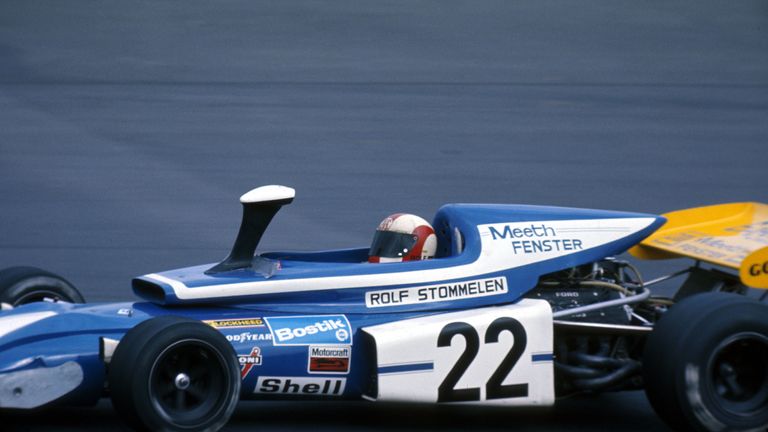 1972: Die Zuschauer am Nürburgring sind erstaunt vom March-Ford 21 von Rolf Stommelen.