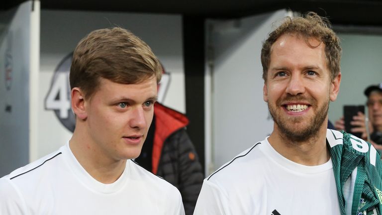 Mick Schumacher (links) feiert seine Debüt-Saison in der Formel 1, Sebastian Vettel wechselt zu Aston Martin. 