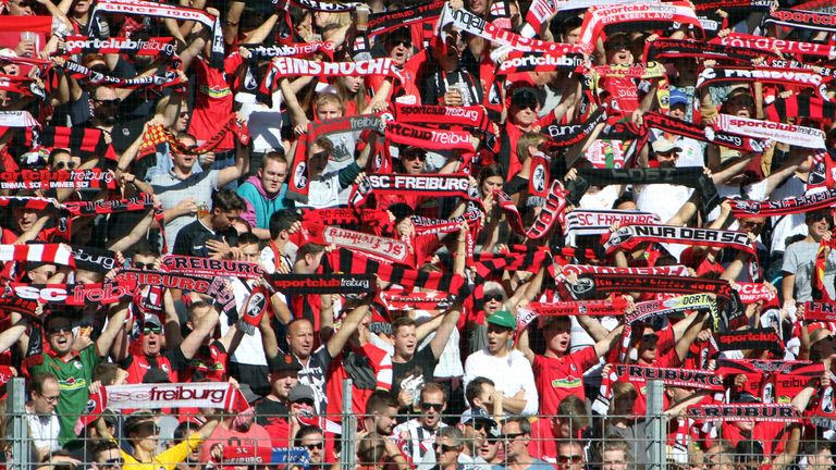 Viele Fans wünschen sich eine Rückkehr in die Bundesliga-Stadien.