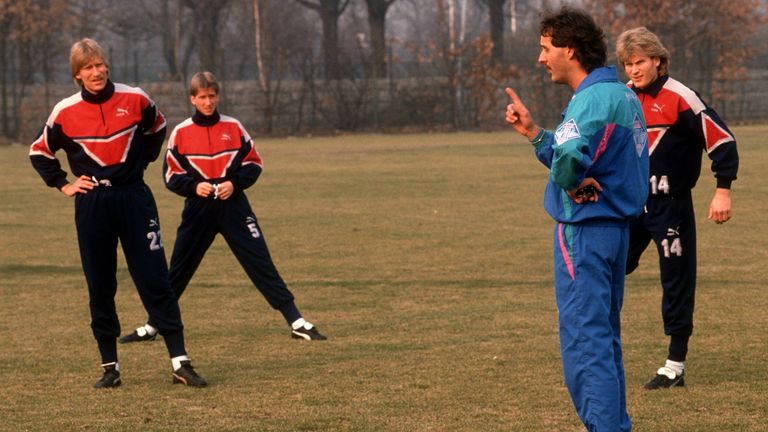 3: Hertha BSC. Saison 1990/91. 3 Siege, 8 Unentschieden und 23 Niederlagen. Tordifferenz: -47. 17 Punkte. Tabellenplatz 18.