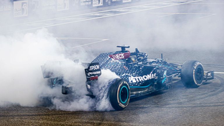 Meiste Weltmeister-Titel: Lewis Hamilton (Mercedes). Mit dem Titelgewinn zog er mit Michael Schumacher gleich und ist mit 7 Triumphen ebenfalls Rekord-Weltmeister.