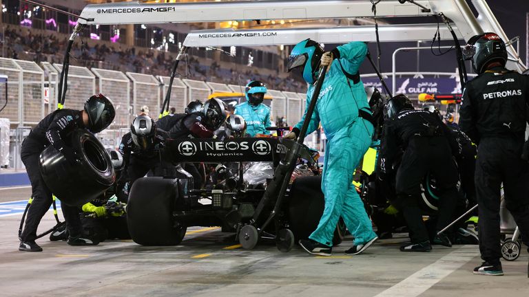 Platz 7: Mercedes (Lewis Hamilton) - 2,42 Sekunden (Runde 28) - 6 Punkte