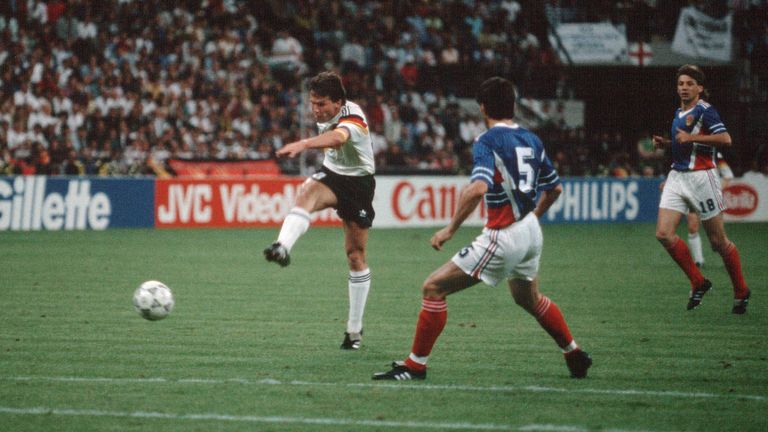 Mit einem Dribbling ab der Mittellinie, lässt er einen Gegner aussteigen und zieht aus etwa 20 Metern ab. Der Ball geht unhaltbar in die linke untere Ecke. So trifft Matthäus zum 3:1 1990 gegen Jugoslawien. Der Treffer wird zum Tor des Jahres gewählt.