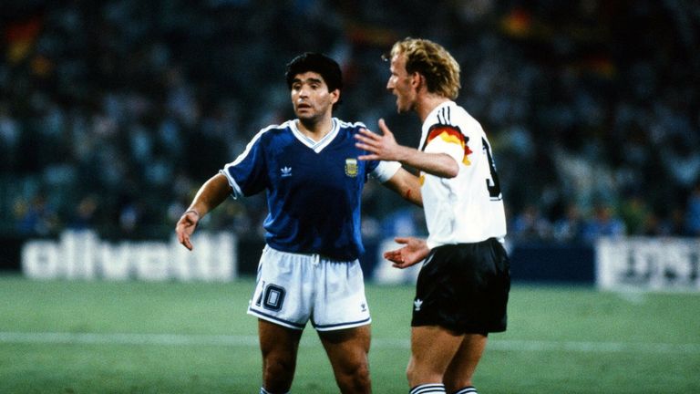 Nachdem Argentinien die WM-Quali zu verpassen droht, ruft ihn Trainer Basile 1993 zurück ins Aufgebot. Die Albiceleste qualifiziert sich, Maradona wird bei der Weltmeisterschaft jedoch aufgrund einer positiven Urinprobe erneut gesperrt.