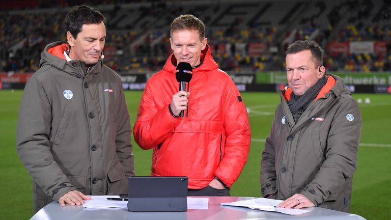 Seit der Saison 2012/13 ist Lothar Matthäus als Experte bei Sky im Einsatz. Dabei ist er jede Woche mit Moderator Sebastian Hellmann bei Topspiel am Samstagabend im Einsatz und liefert treffende Analysen zum Spieltag.