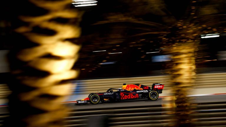 Max Verstappen sichert sich die Pole Position in Bahrain - und unterstreicht damit seine Dominanz.