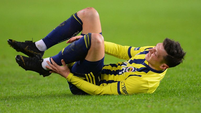 Mesut Özil fällt lange aus.