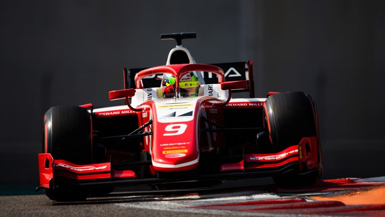 2019: Mick wird in die Formel 2 befördert und in das Nachwuchsprogramm der Ferrari Drive Academy aufgenommen. In seiner Premierensaison landet er erneut auf dem zwölften Rang, wieder folgt der Durchbruch im zweiten Jahr. Die Saison im Detail: