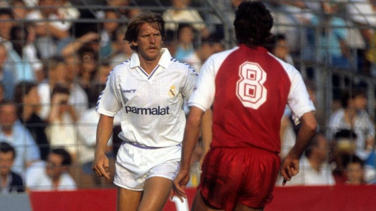 BERND SCHUSTER (1988 - 1990) - 74 Spiele, 13 Tore, 3 Titel
