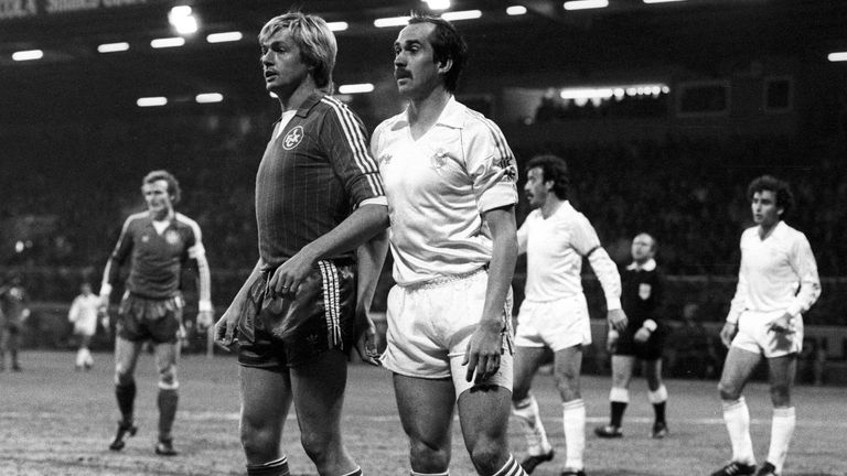 ULI STIELIKE (1977 - 1985) - 308 Spiele, 50 Tore, 7 Titel