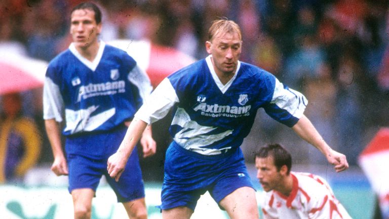 7: VfB Leipzig. Saison 1993/94. 3 Siege, 11 Unentschieden und 20 Niederlagen. Tordifferenz: -37. 20 Punkte. Tabellenplatz 18. 