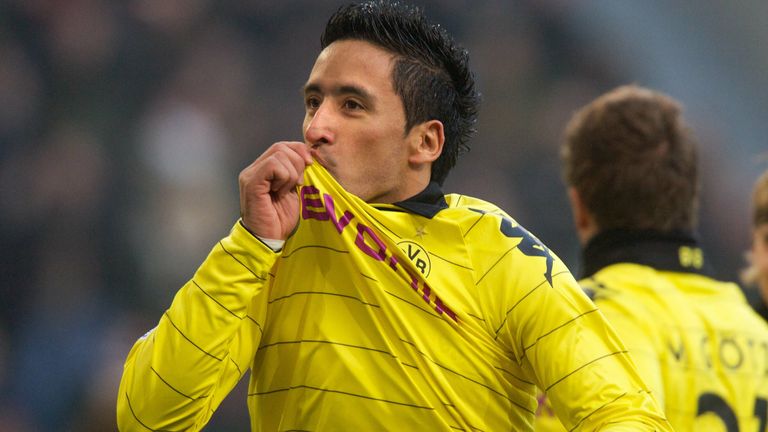 LUCAS BARRIOS: Kommt 2009 aus Chile von Colo Colo zum BVB. Wird später in Dortmund von Lewandowski verdrängt. Seit 2012 auf Welttournee bei neun unterschiedlichen Klubs. Mit 36 Jahren mittlerweile in Argentinien bei Gimnasia unter Vertrag.