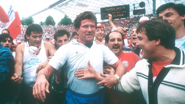 Der FC Bayern München ist Deutscher Meister 1989.