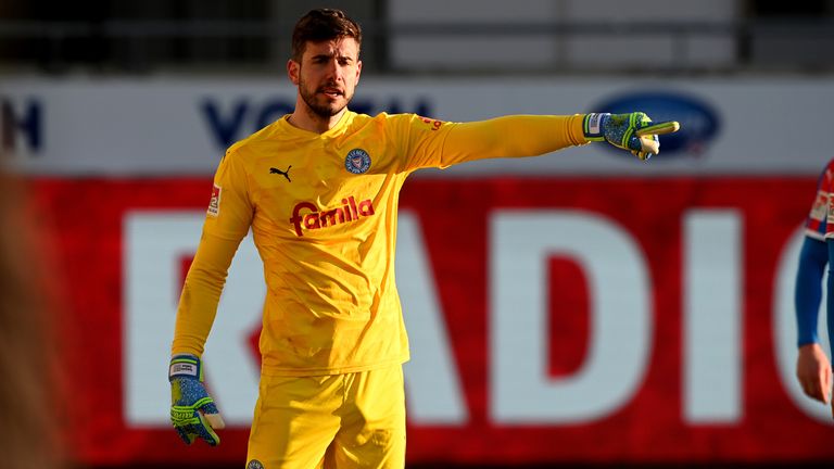 Holstein Kiel News Torwart Gelios Positiv Auf Corona Getestet Fussball News Sky Sport