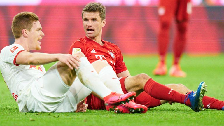 Marcel Halstenberg kann sich eine DFB-Rückkehr von Thomas Müller (r.) gut vorstellen. 