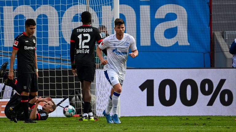 FC Schalke 04: Klaas-Jan Huntelaar (37 Jahre 234 Tage) am 03.04.2021 gegen Bayer 04 Leverkusen