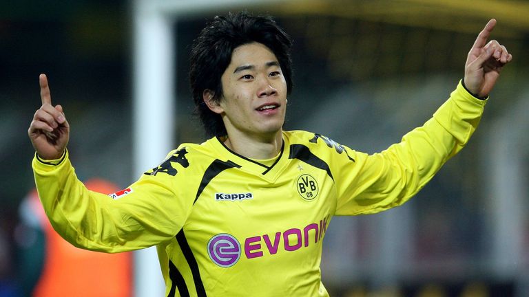 SHINJI KAGAWA: Manchester United holt den Japaner 2012 für 16 Millionen Euro. Kehrt zwei Jahre später zum BVB zurück, wo er aber nicht mehr an seine Glanzzeit anknüpfen kann. 2019 endet seine BVB-Zeit nach mehreren Leihen. Akutell bei PAOK Saloniki.