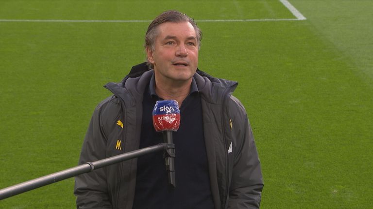 BVB-Sportdirektor Michael Zorc spricht am Sky Mikrofon über den Abstieg von Schalke 04. 