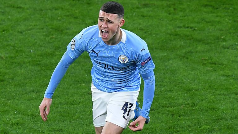 Phil Foden soll wohl bei Manchester mehr verdienen.