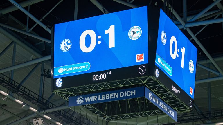 Stevens hilft wieder aus, doch auch er verliert 0:1 gegen Bielefeld. Schalke feiert Weihnachten als Tabellenletzter.
