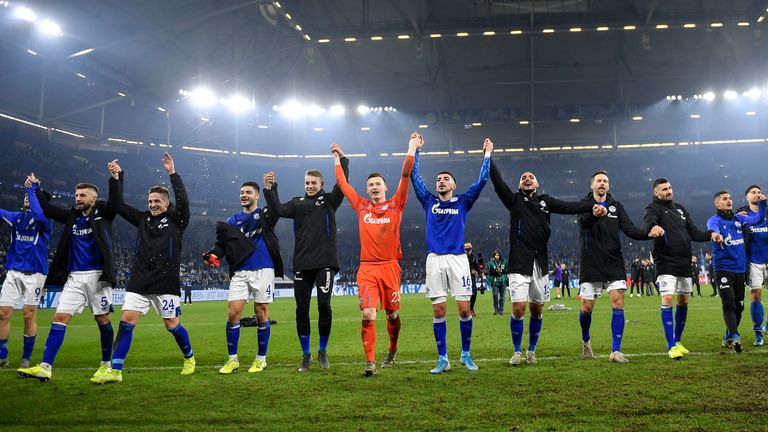 17. Januar 2020: Nach dem überzeugenden 2:0 gegen Mönchengladbach träumt Königsblau von der Rückkehr in die Champions League - und gewinnt fortan 358 Tage lang kein Bundesligaspiel mehr.