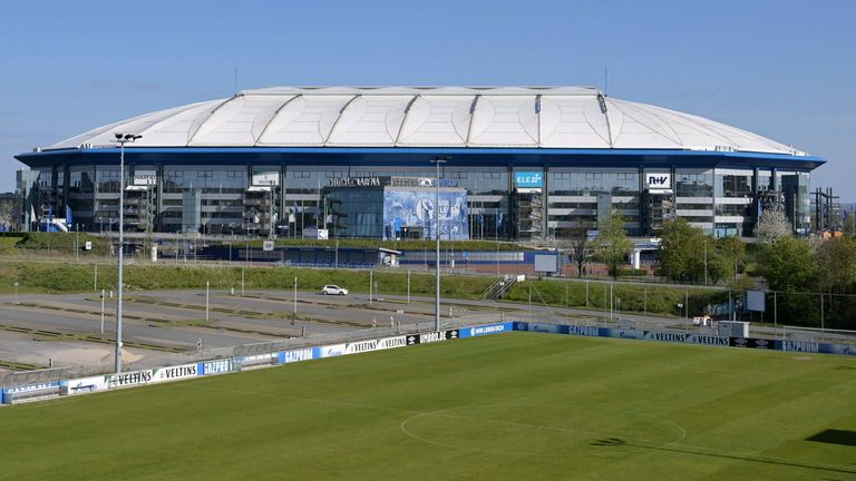 Schalke 04 hat nach den mutmaßlichen Coronafällen das Training wieder aufgenommen. 