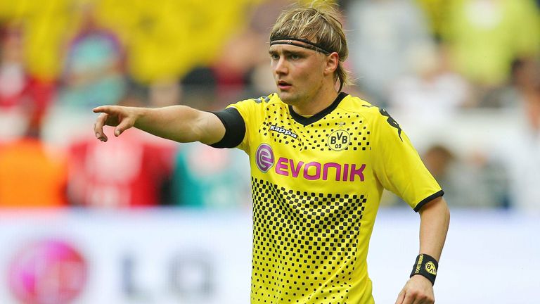 MARCEL SCHMELZER: Immer noch beim BVB, sein Vertrag läuft im Sommer aus, hat keine Perspektive mehr in Dortmund.