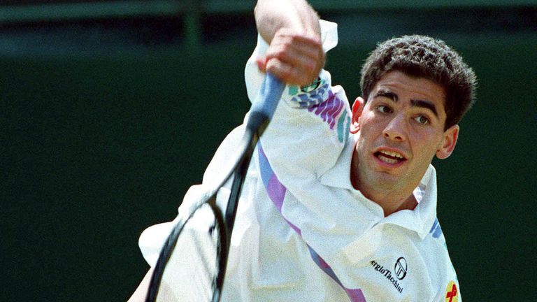 Die Nummer 1 im Tennis heißt Pete Sampras. Der Amerikaner gewinnt Wimbledon und die US Open und beendet von 1993 bis 1998 jeweils das Ende der Saison als Weltranglistenerster. Bis heute ein Rekord.