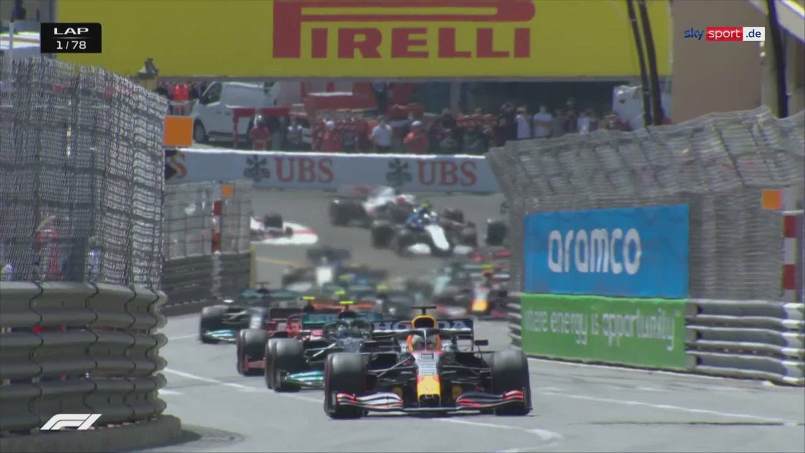 In-Race Video: Verstappen wehrt Angriff von Bottas am ...