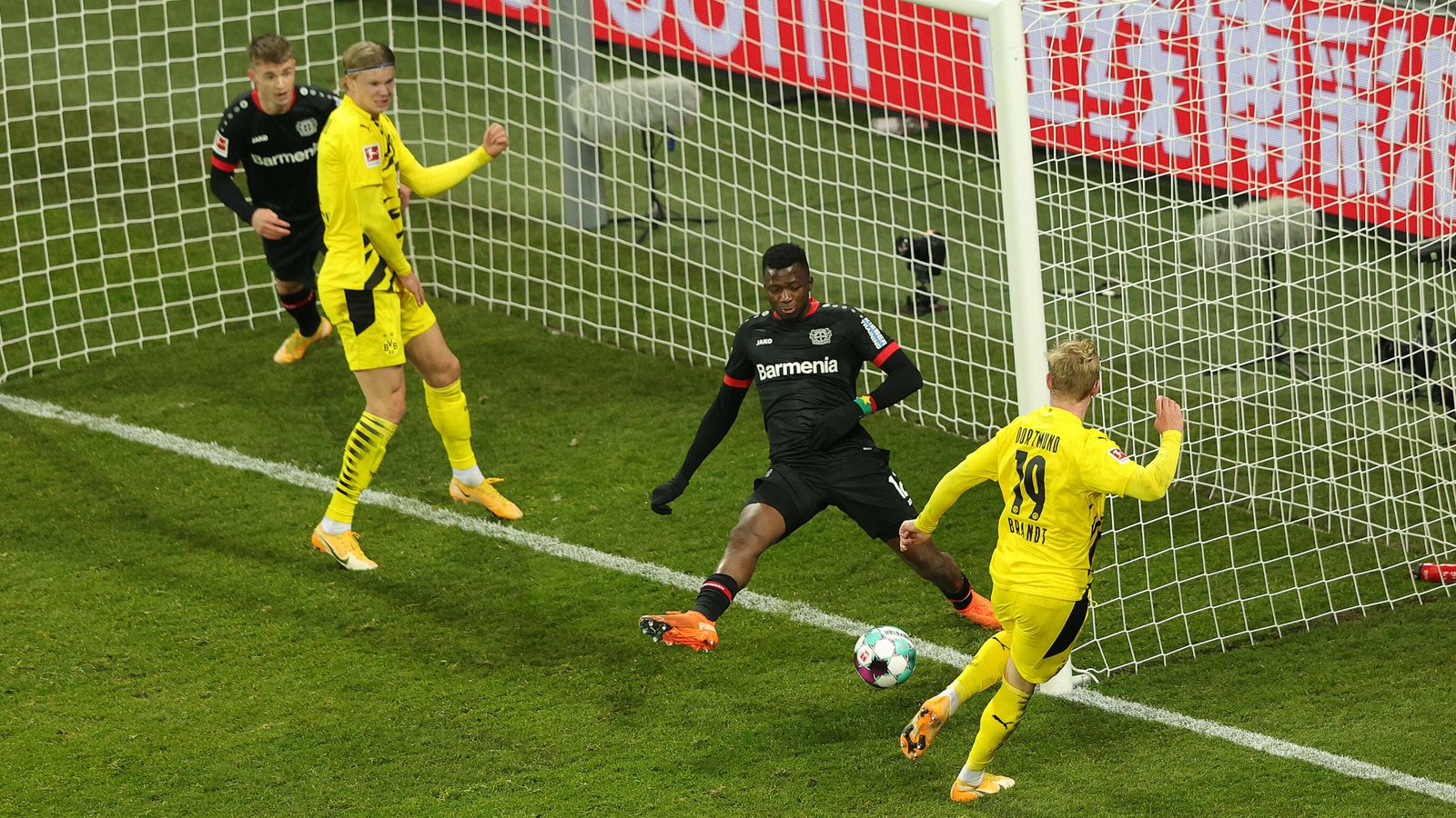 Bundesliga News Lewandowski führt Top10 der vergebenen Chancen an