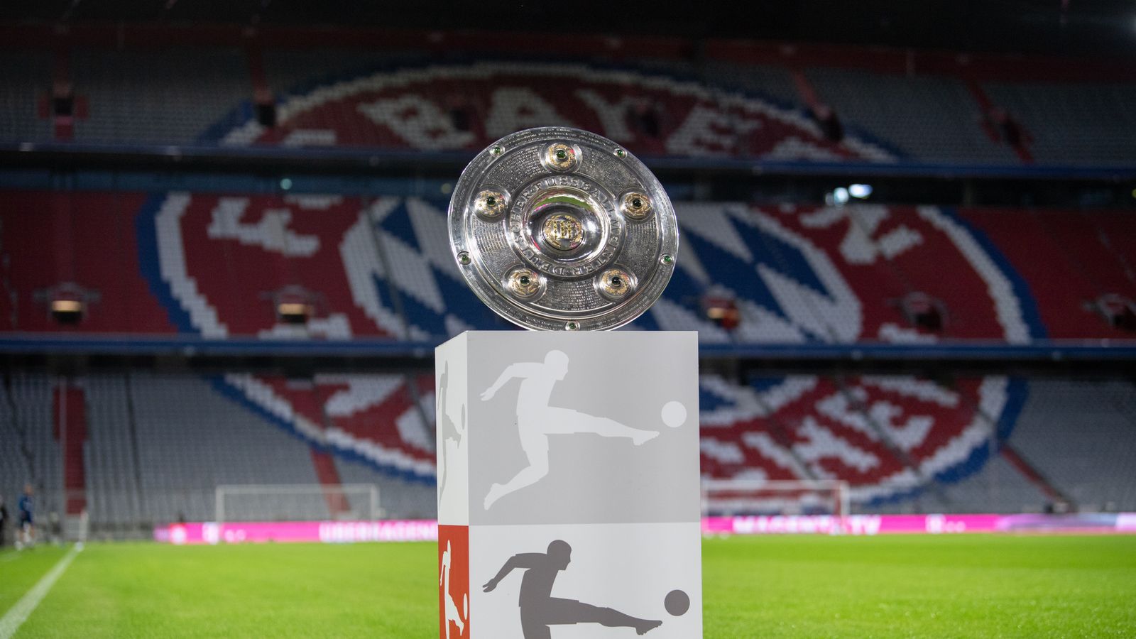 FC Bayern News: Münchner Polizei zeigt Humor | Fußball News