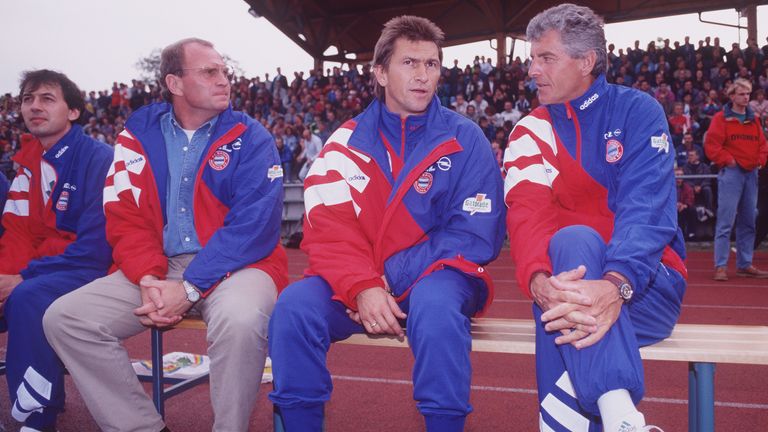 FC Bayern München (1995/96): Klaus Augenthaler (3. v. li.), Unentschieden gegen Fortuna Düsseldorf, Endplatzierung: Zweiter