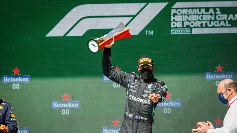 Mit seinem 97. Formel-1-Erfolg bringt Weltmeister Lewis Hamilton alle Zweifler zum Schweigen.
