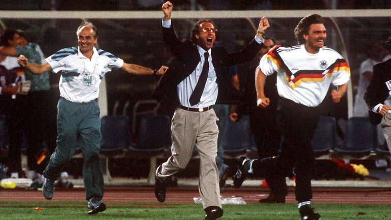 Franz Beckenbauer (m.): 1984-1990, führte Deutschland zum WM-Sieg 1990