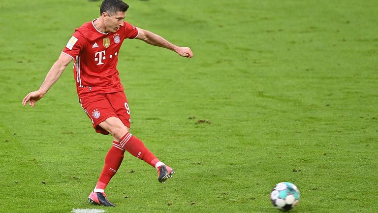 5. Als Elfmeterschütze ist der Pole bei den Bayern gesetzt, sieben Mal trifft er vom Punkt, dreimal nach einem Eckball, einmal nach einem Freistoß und 28-mal aus dem Spiel.