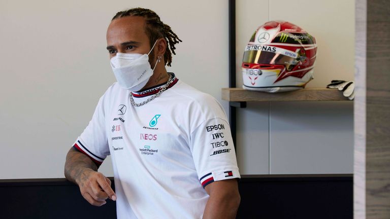 Lewis Hamilton begibt sich auch abseits der Strecke in waghalsige Manöver.
