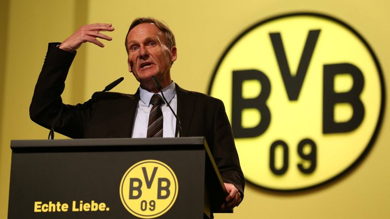 Hans-Joachim Watzke und der BVB müssen für das abgeschlossene Geschäftsjahr einen Riesenverlust vermelden.