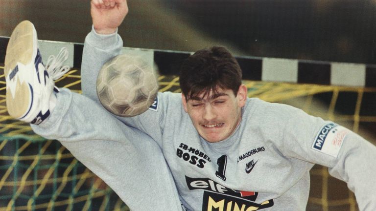 Seine Handball-Karriere begann 1984 im Jugendteam von Dynamo Magdeburg und TuS Magdeburg. Dort begann dann auch seine Karriere als Profi (1988-2001 SC Magdeburg). Mit 1,88 Meter ist er relativ klein für ein Torhüter.