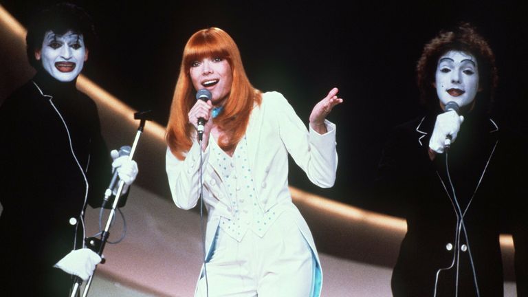 Katja Ebstein vertrat die Bundesrepublik beim Eurovision Song Contest 1980. Mit dem Song Theater landete sie auf Platz zwei. 