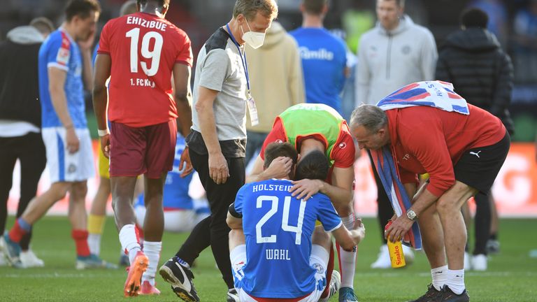Für Holstein Kiel ist der große Traum von der Bundesliga geplatzt. 