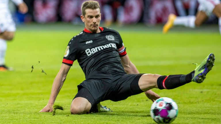 Lars Bender (Bayer Leverkusen): Er beendet seine Karriere. Sobald Fans zugelassen werden, wird er zum Ehrenspielführer ernannt. Seit 2009 spielte er für die Werkself.