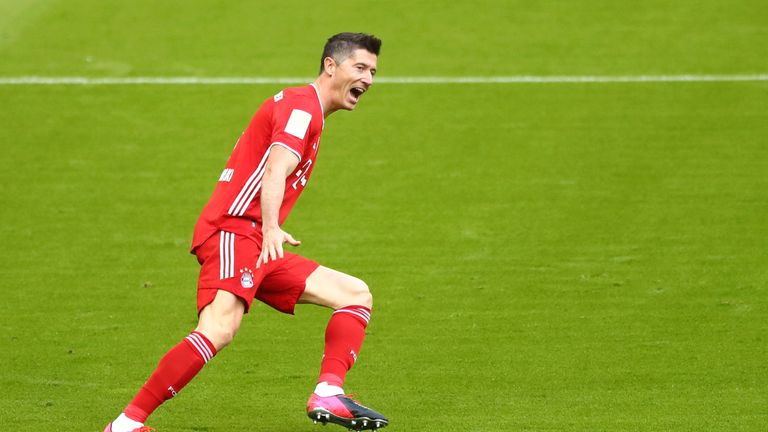 Dreierpacker Robert Lewandowski steht kurz davor, den Rekord von Gerd Müller zu knacken.