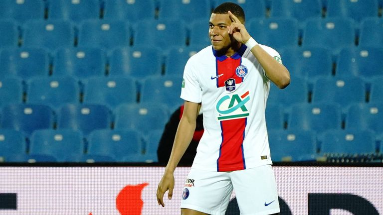 Kylian Mbappe trifft doppelt für PSG.