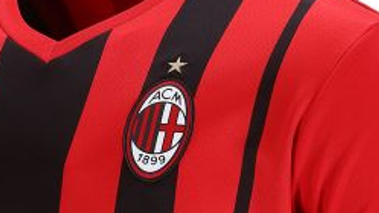 Serie A News Milan Prasentiert Neues Trikot Fussball News Sky Sport