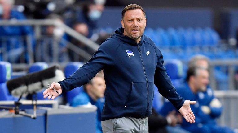 Pal Dardai ist mit Dodi Lukabakio nicht zufrieden.