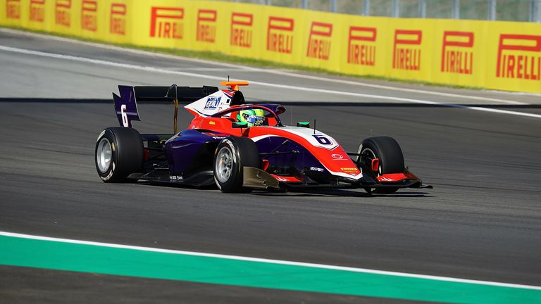 David Schumacher verpasst in Barcelona an beiden Renntagen eine Top-10-Platzierung.